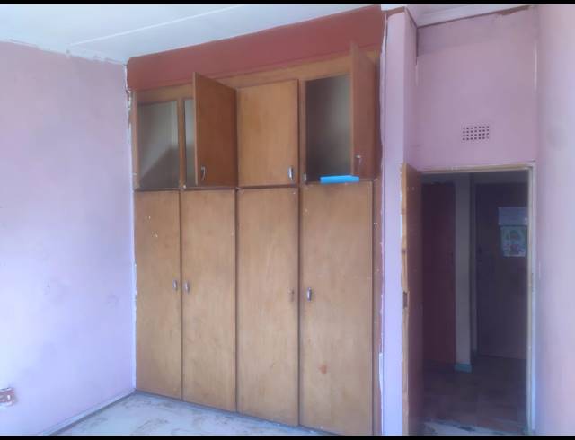 6 BEDROOM HOUSE FOR SALE IN ANNADALE